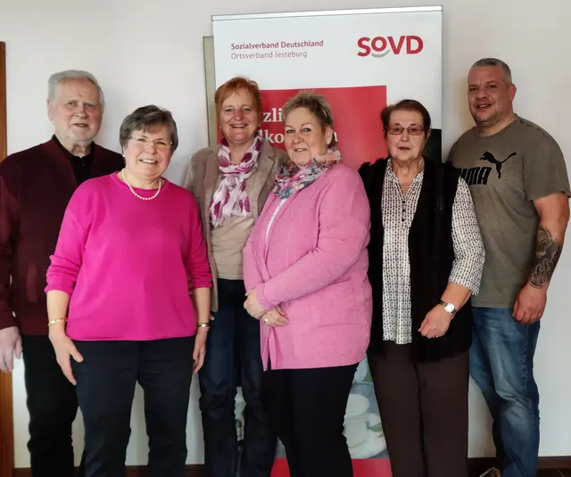 Der neue Vorstand ist komplett: Ernst Gedak (v. li.), Annegret Gedak, Sabine Menke, Ines Jahrke, Anke Lange, Sami Federmann | Foto: SoVD