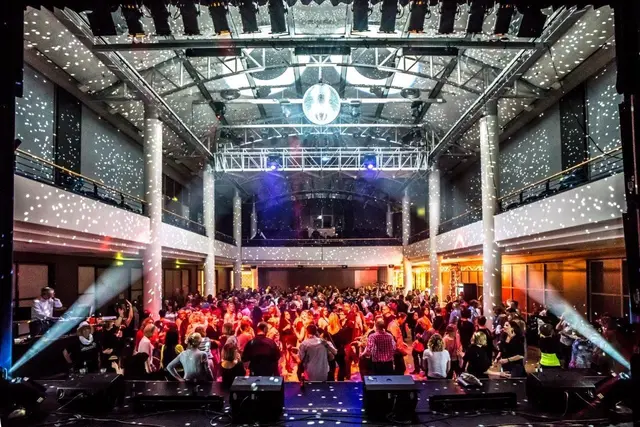 Für die "Party Deluxe" in der Buchholzer Empore verlost das WOCHENBLATT VIP-Tickets | Foto: Empore Buchholz