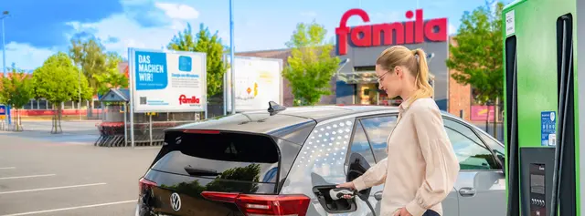 Der Service für famila- und Markant-Kunden wird erweitert. Aber auch Nichtkunden können die E-Ladesäulen nutzen | Foto: Henrik Matzen