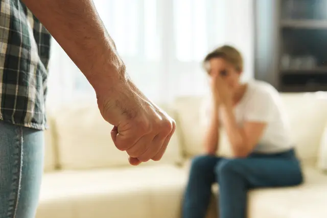 Meist sind Frauen Opfer häuslicher Gewalt. Der Landkreis Stade will mit Täterarbeit Prävention betreiben | Foto: Adobe Stock/blackday