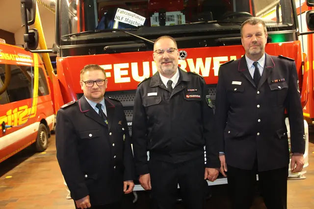 Erstmals als Trio präsentierten Seevetals Gemeindebrandmeister Rainer Wendt (Mi.) mit seinen Stellvertretern Andreas Brauel (re.) und Simon Steffen die Jahresbilanz der Feuerwehren der Gemeinde Seevetal | Foto: Pressestelle Feuerwehr Seevetal