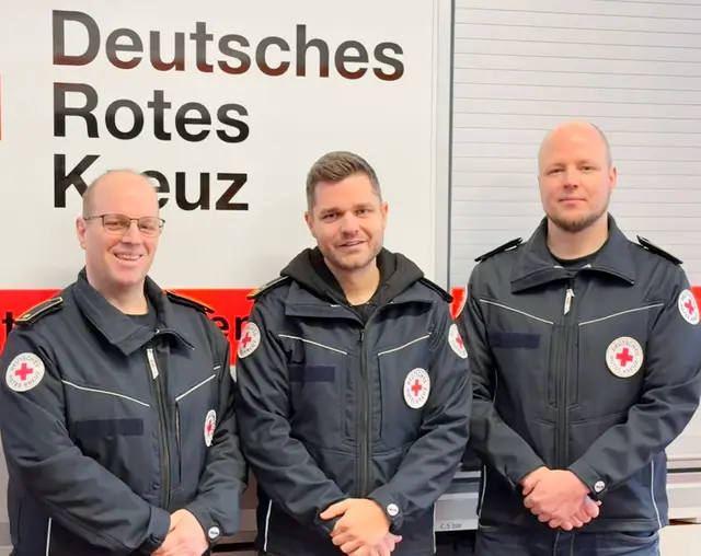 Die neue DRK-Kreisbereitschaftsleitung v.l. Carsten Arndt (stv.),
Niklas Lübbe und Dustin Bargfrede (stv.). Bild: DRK-Kreisverband Harburg-Land e.V. | Foto: DRK-Kreisverband Harburg-Land e.V.