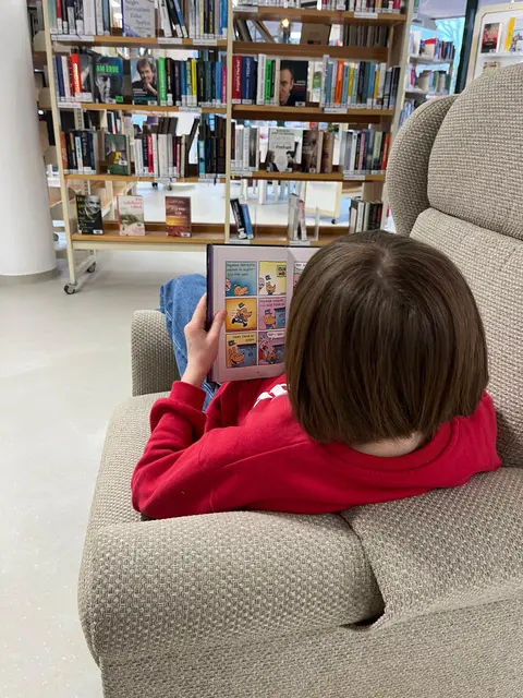 Hier warten viele Bücher und spannende Einblicke | Foto: Gemeinde Neu Wulmstorf