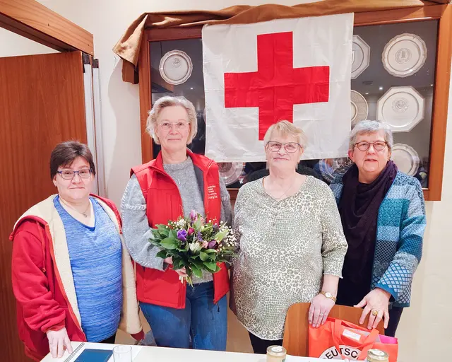 Der Vorstand des DRK-Ortsvereins Garlstorf-Gödenstorf v.l.n.r.: Stefanie Mosel (Schatzmeisterin), Julia Rau (1. Vorsitzende), Lea Zobel (2. Vorsitzende und Schriftführerin) sowie Margarete Pahnke (Beisitzerin) | Foto: DRK Harburg-Land