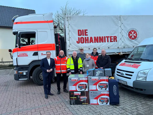 Bei der Spendenübergabe in Drochtersen  | Foto: Landkreis Stade / Daniel Beneke