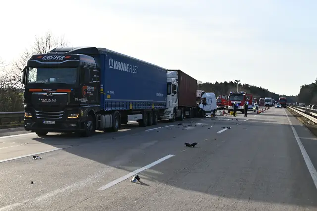 Die A7 musste für die Dauer des Einsatzes voll gesperrt werden | Foto: Feuerwehr Landkreis Harburg