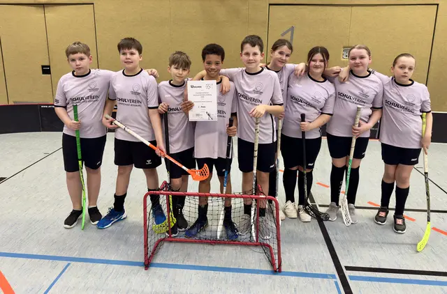 Zum ersten Mal dabei und gleich erfolgreich: das U14-Floorball-Team der Horizonta-Oberschule | Foto: Alexander Vogt