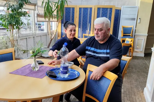 Bei einem Familienbetrieb sind die Eltern immer dabei. Die Mutter brach im Gespräch immer wieder in Tränen aus | Foto: Rüdiger Störtebecker