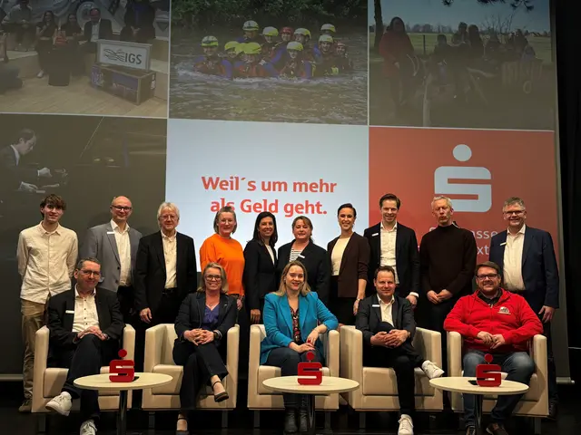 Abschluss-Gruppenfoto: Sie sorgten für einen informativen und unterhaltsamen Jahresempfang Fördermanagement | Foto: SHB