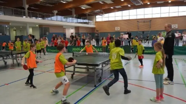 Spannende Ballwechsel beim Tischtennis-Rundlauf-Team-Cup in der Kleckener Sporthalle | Foto: TTVN/Udo Sialino