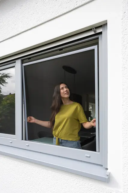 Das Schutzgitter passen ideal in das Fenster  | Foto: Neher