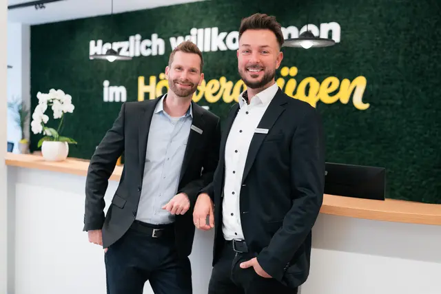 Die Experten für gutes Hören, Sebastian Aschern (li.) und Marvin Schlichting, kommen wieder nach Buchholz | Foto: HörVergnügen