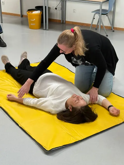 Die stabile Seitenlage ist sehr wichtig | Foto: Verein