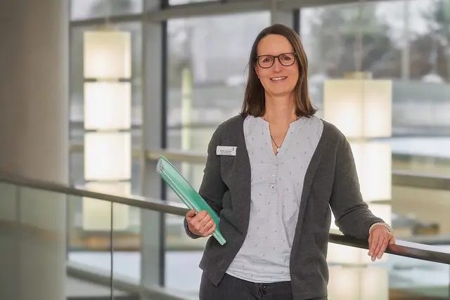 Sie ist eine von zwei in ganz Niedersachsen: Stefanie Dördrechter begleitet seit März als Onkolotsin Patienten mit Krebsdiagnose am Krankenhaus Winsen | Foto: Krankenhäuser Buchholz-Winsen