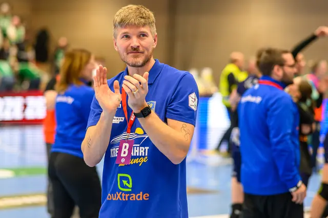 Trainer Nicolaj Andersson freut sich über das Zwischenergebnis vor der Spielpause | Foto: Jürgen Wittholt 