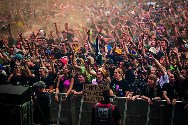 Rund 70.000 Musikfans aus aller Welt kommen alljährlich zum Hurricane in Scheeßel | Foto: Peter Detje
