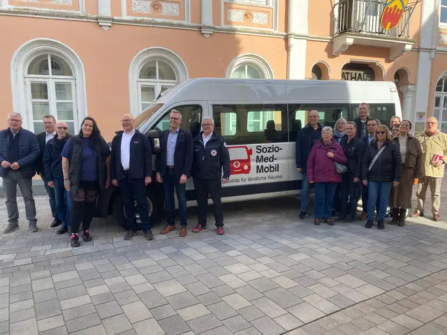 Die Einweihung des Sozio-Med-Mobils | Foto: Nick Blumenstein
