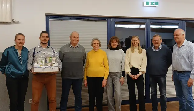 Ehrung fürs Engagement im MTV (v. li.): zweite Vorsitzende Kristiane Heuser, Benjamin Randel, Wilhelm Weselmann, Herta Bergmann, Uta Schweigert, Marie Hessenmöller, Dr. Eckart Reichle und Ehrenvorsitzender Rolf Gevers | Foto: MTV Luhdorf-Roydorf