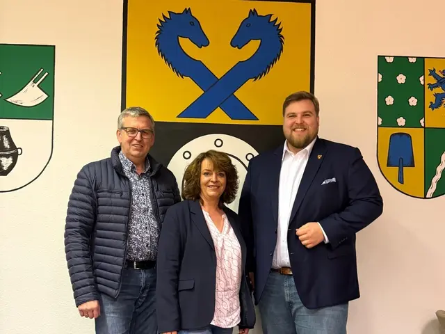 Freude über das neue CDU-Fraktionsmitglied: Fraktionsvorsitzender Volkmar Persiel (li.), Sandra Müller und Parteivorsitzender Jannik Stuhr | Foto: CDU-Fraktion Stelle