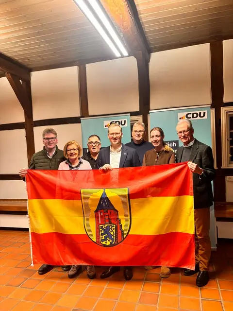Nach der Kandidatenwahl (v. li.): Claus-Hinrich Vogt, Christiane Oertzen, Stephan Kabbe, Horst Neben, Michael Klaproth, Kim-Charlien Butt und Georg Schnelle. Es fehlen Adelheid Danzer, Carl Diedrich und Nico Drewitz | Foto: CDU-Ortsverband Samtgemeinde Salzhausen