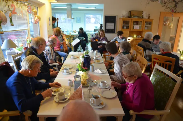 Zur Feier gab es u.a. leckeren Kuchen | Foto: OsteMed