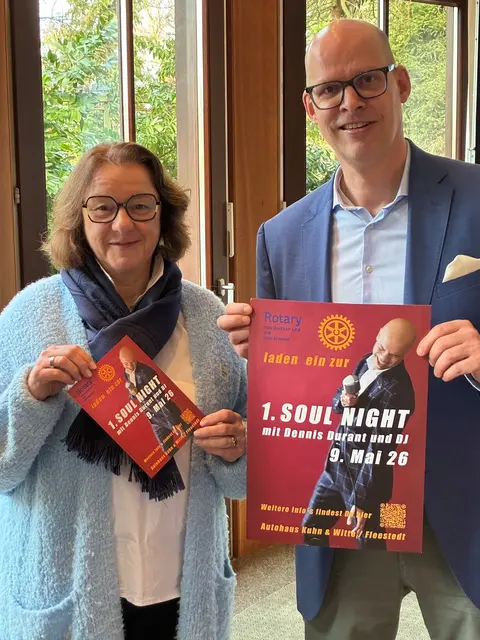 Kerstin Witte (Rotary Club Buchholz) und Norbert Reichentrog (Rotary Club Seevetal) weisen auf die attraktive Veranstaltung hin | Foto: Rotary