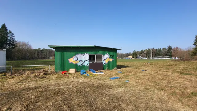 Auf dem Fußballgelände der FSV Tostedt kam es durch Unbekannte zu Zerstörungen | Foto: sh