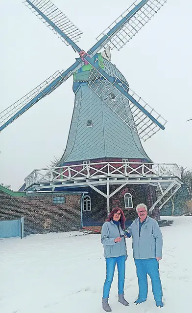 Inge Vagts und Frank Havemann freuen sich schon auf das Weinfest bei der Mulsumer Mühle | Foto: Rainer Schnackenberg