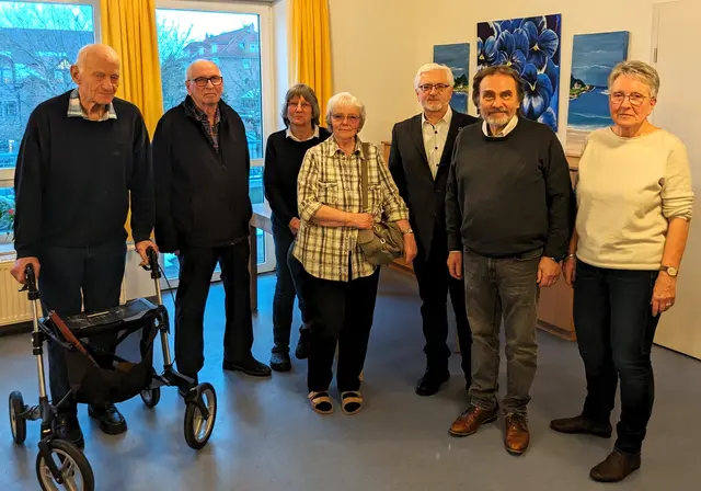 Roger Grewe vom Kreisseniorenbeirat (3. v. re.) mit Vertretern des Bewohnerbeirates und der Wohnungseigentümer (v. li.): Holger Kolb, Hans Schüschke, Christel Oberließen, Roswitha Wilczek, Dieter Lüpker und Margot Schäfer | Foto: Kreisseniorenbeirat