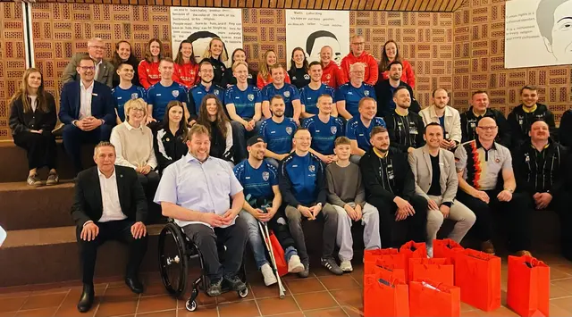 Altländer Sportlerehrung: Die beiden Bürgermeister mit den ausgezeichneten Teams | Foto: SG Lühe