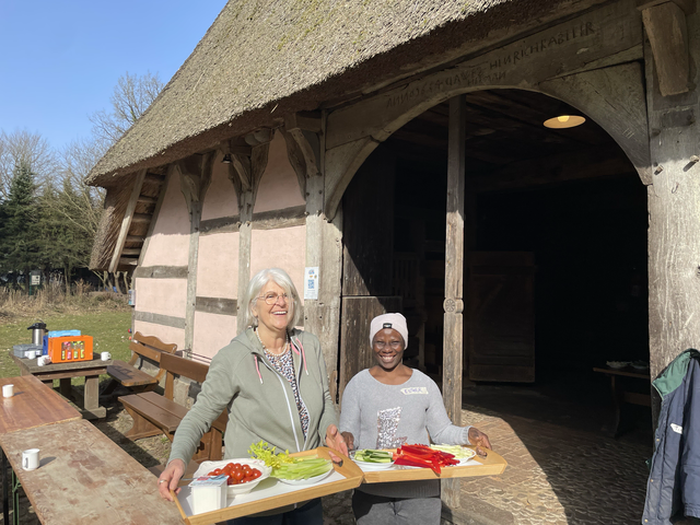 Esther und Susanne sorgten beim Aktionstage für die Vitamine | Foto: Silke König