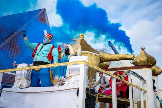 Den Umzugswagen "Aladdin" schuf die Gruppe "BBT" | Foto: Antje Lohse