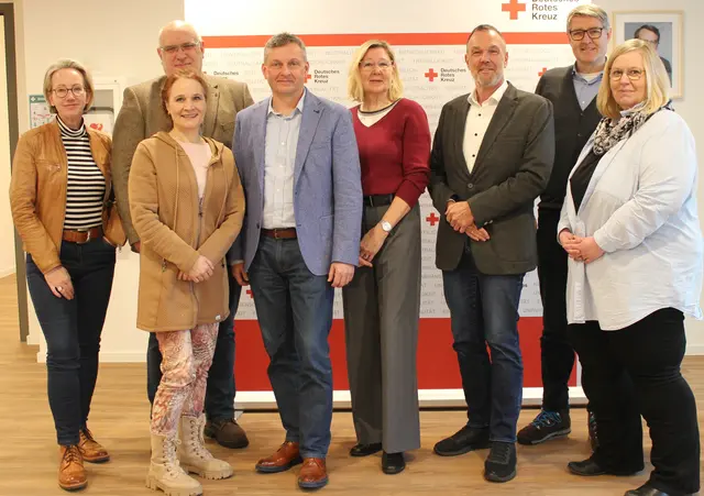 Die Verbandsvertreter der Kreisarbeitsgemeinschaft der Wohlfahrtspflege (v. li.): Jana Zobel (Paritätischer), Michael Rittmeier (Caritas), Britta Dibbern (DRK), Dietmar Wittke, Elisabeth Meinhold-Engbers (beide AWO), Thomas Grambow (DRK), Ralf Burmeister und Kathrin Studemund (beide Diakonie) | Foto: KAG