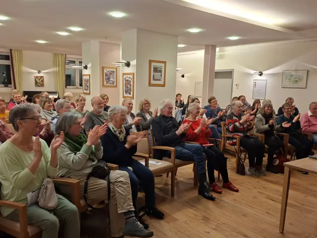 Rund 60 Teilnehmende hatten sich in Stade zu der besonderen Lesung versammelt | Foto: KATHARINENHOF Seniorenwohn- und Pflegeanlage Betriebs-GmbH