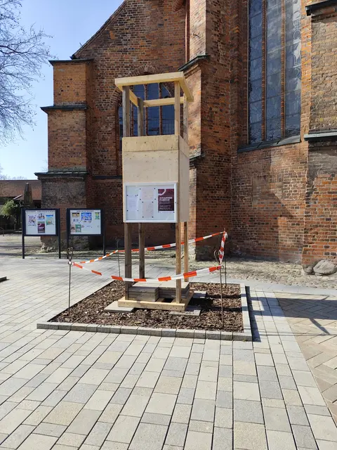 Das Modell auf einem möglichen Standort vor der St.Marien Kirche. | Foto: Rüdiger Störtebecker