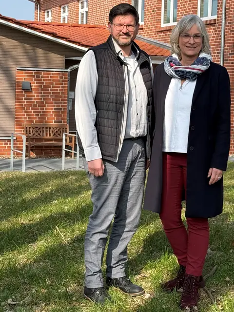 Samtgemeinde-Bürgermeisterin Kathrin Bockey und der scheidende Bauamtsleiter Benjamin Storbeck | Foto: Samtgemeinde Elbmarsch/Bockey
