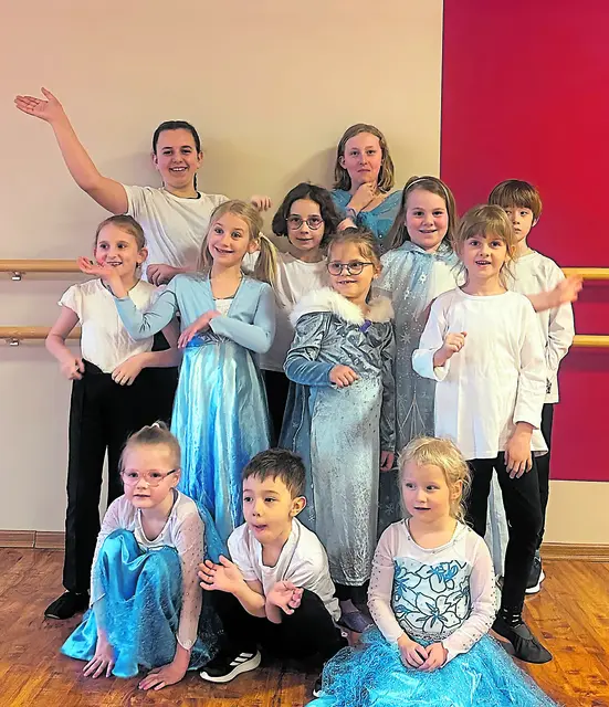 Die kleinen Tänzerinnen und Tänzer freuen sich auf ihren ­großen Auftritt im Stadeum | Foto: Dance and Roses