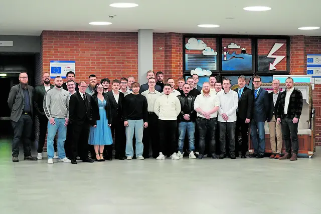 Den erfolgreichen Absolventen wurden kürzlich im Rahmen einer Feierstunde ihre Gesellenbriefe ausgehändigt | Foto: www.moin-handwerk.de