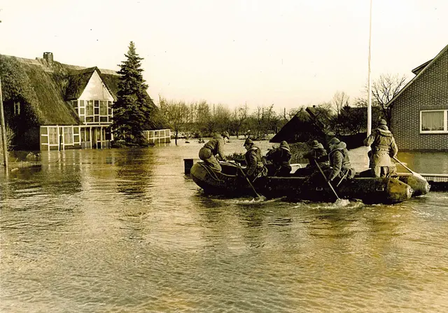 Während der Flut 1976 strömte das Wasser weit in das Hinterland und blieb dort zum Teil wochenlang stehen. | Foto: Marx