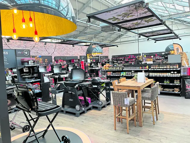 Im großen Weber-Grill-Bereich finden Grillfans alle Artikel, die sie benötigen | Foto: Axel-Holger Haase