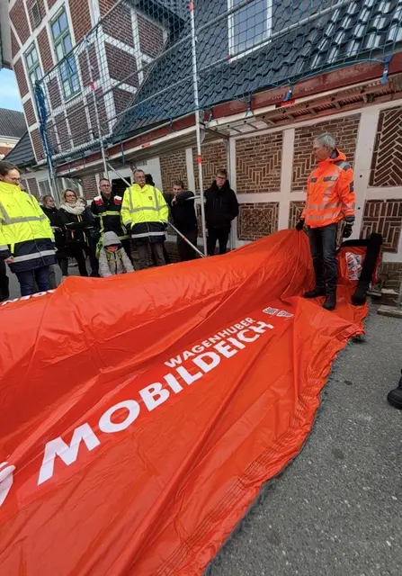 Walter Wagenhuber neben der speziellen Sonderkonstruktion (re) | Foto: sts