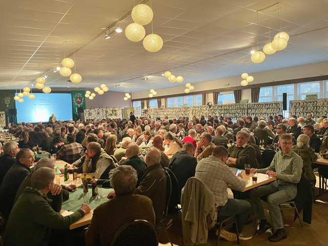 Die gut besetzte Schützenhalle Tostedt bei der Jahreshauptversammlung der Jägerschaft  | Foto: Silke König 