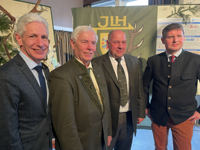 Landrat Rainer Rempe mit Norbert Leben, Horst Günter Jagau und Ulrich Peper (v.l.n.r.) | Foto: Silke König