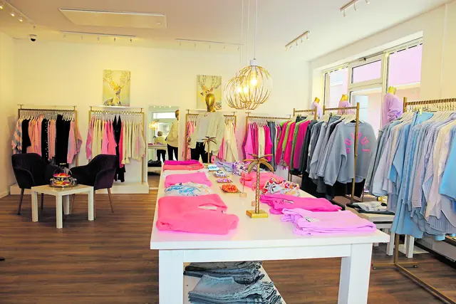 Der Modeladen in der Buxtehuder Altstadt hat immer etwas Neues zu bieten  | Foto: sb