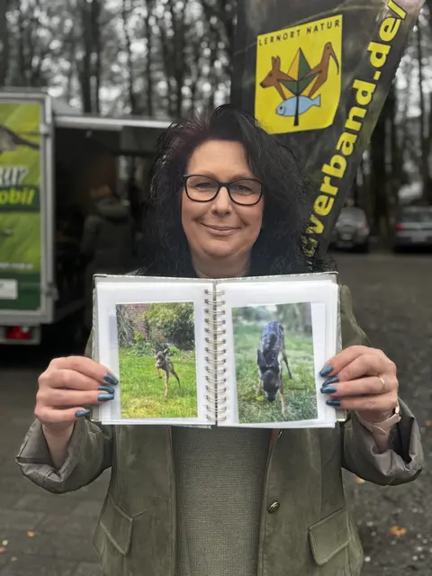 Corinna Harms aus Kutenholz zog das verwaiste Reh RehNate sowie weitere Kitze jedes Jahr auf | Foto: sc