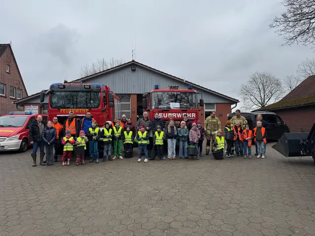 Die fleißigen Teilnehmer der Müllsammelaktion in Heidenau | Foto: Iris Schultz
