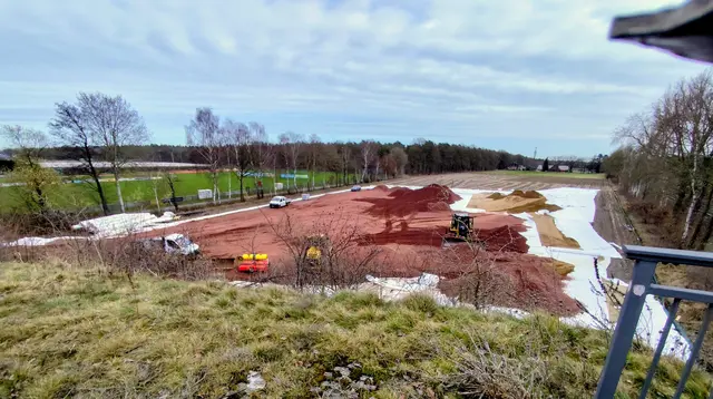 Die Baustelleneinrichtungsfläche der DB nimmt Formen an. | Foto: Rüdiger Störtebecker
