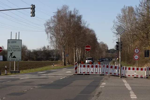 Kein Durchkommen auf der Osttangente vom Kreisel kommend Richtung Autobahn. Ab der Kreuzung Ilmer Weg/Heidlandsweg ist eine Umleitung bis zur Kreuzung Ilmer Moorweg/Max-Planck-Straße ausgeschildert. | Foto: ks