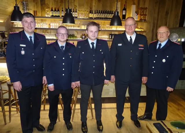 Sebastian Seier (v. li.), Markus Miesner, Timo-Nicklas Arndt, André Emme und Wolfgang Witte | Foto: Freiwillige Feuerwehr Samtgemeinde Hanstedt