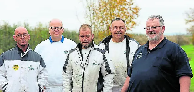 Verlässlich, nahbar und kompetent. Das Team von Dirk Ringel (rechts) – eine handwerkliche Bereicherung für die Region  | Foto: Ringel Malermeister